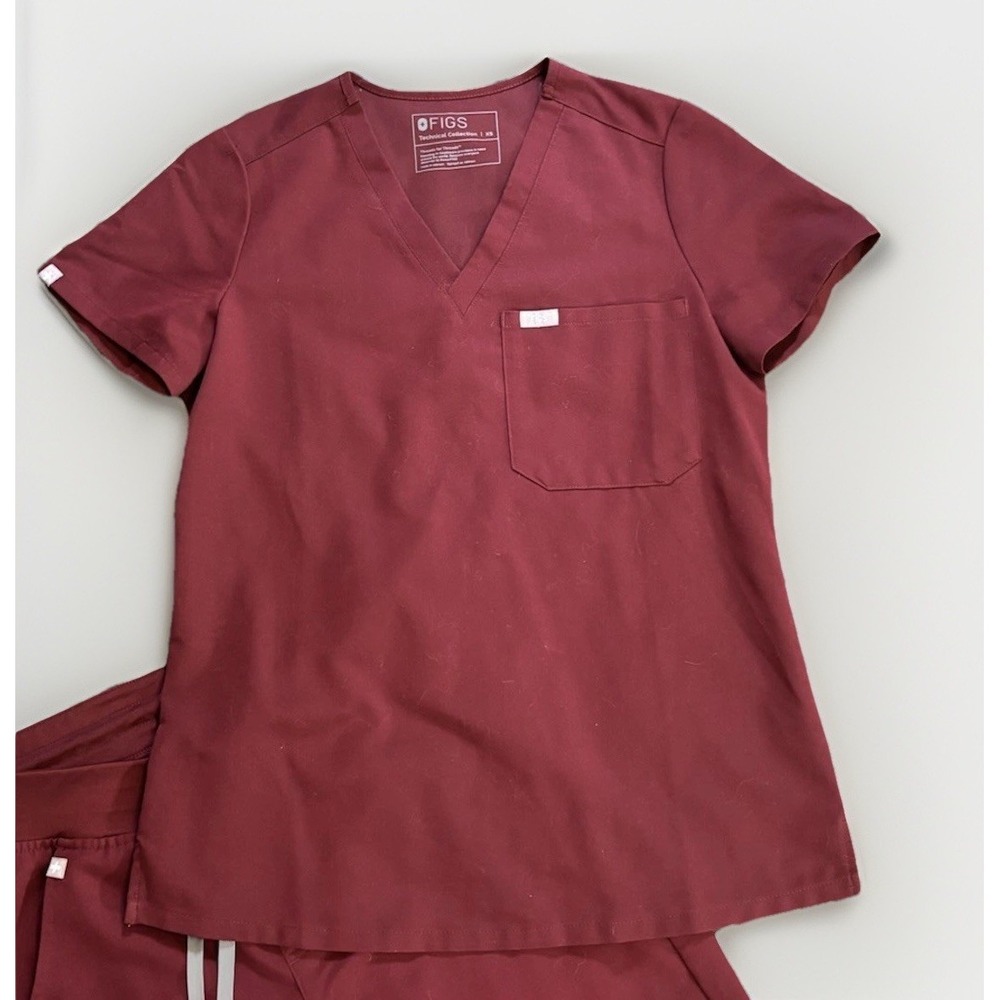 FIGS Technical Collection Scrub Top Sz XS Womens Maroon pockets TOP ONLY